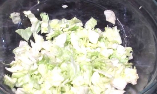 37092d74ee975e02fb25844fe291f947 Як швидко приготувати весняний салат зі свіжої капусти з редисом