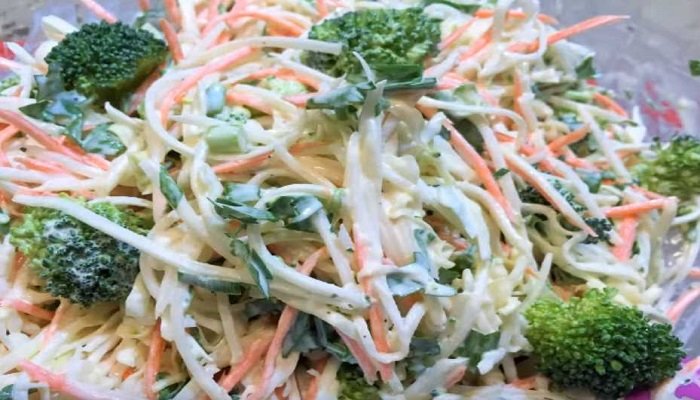 51aaf12e17e348c2e8bf46aa99a319fe Весняний салат з капусти і моркви — швидкі і смачні рецепти приготування