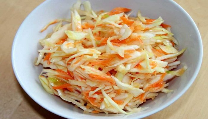 5b9fc326e79294630a87d3bcf68eff42 Весняний салат з капусти і моркви — швидкі і смачні рецепти приготування