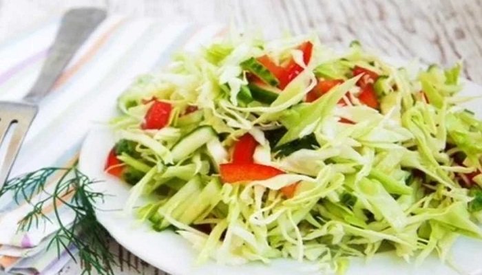 6127d02608633271631f20ff146991fa Рецепт приготування дуже смачного весняного салат з капустою та огірками