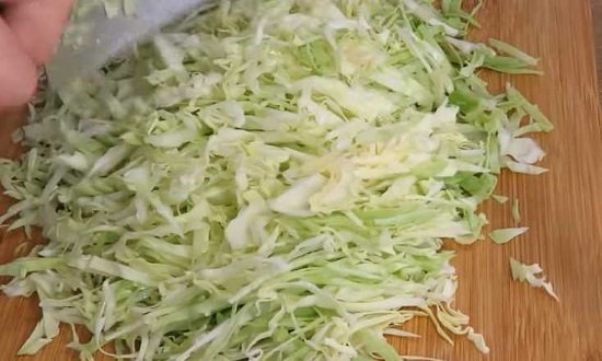 6427368bc144fc7281e8c2cab63119d2 Рецепт приготування дуже смачного весняного салат з капустою та огірками