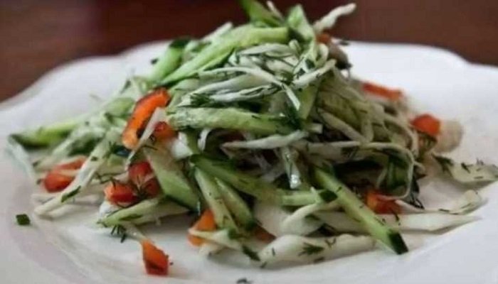 7b312f460f6624fdebb8c0d6b14dab4f Рецепт приготування дуже смачного весняного салат з капустою та огірками