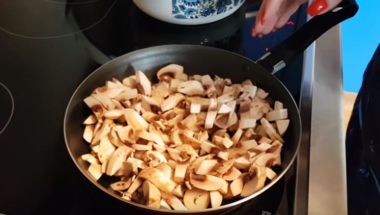 8c92afb944fb0a2e4f634c846a2dead4 Пиріжки смажені з картоплею — як приготувати (зробити) смажені пиріжки на сковороді