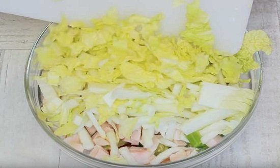 a9b837a27dcfa0fa6827a7fb539fc7dc Готуємо салат з капусти з курячою грудкою — прості рецепти смачного салату