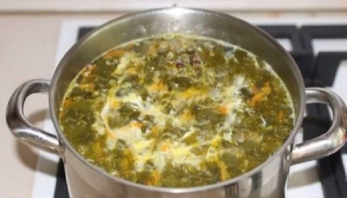 b8c6bf5526c9344cef32ecbd5ce0b130 Як приготувати борщ зі щавлем на курячому бульйоні — 8 рецептів зеленого супу