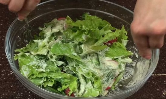 c3f30de97d4da7c7e2952ecdcfb0b3d8 Як швидко приготувати весняний салат зі свіжої капусти з редисом
