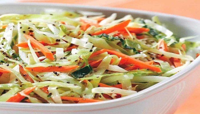 c71e93d2364fc1292bbcf85400e1b5aa Весняний салат з капусти і моркви — швидкі і смачні рецепти приготування