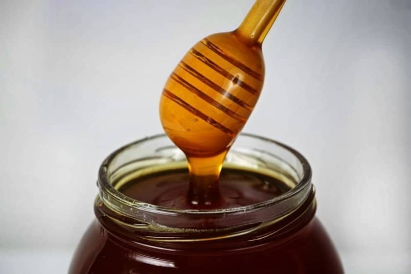 cc4eab7d0da1f679606e28610d719c86 Хвойний мед: корисні і шкідливі властивості, використання меду — лікування, косметика