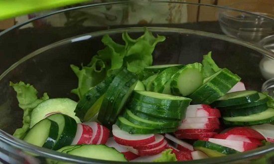 e160175b5ac033adf4754f4869dd4e67 Як швидко приготувати весняний салат зі свіжої капусти з редисом