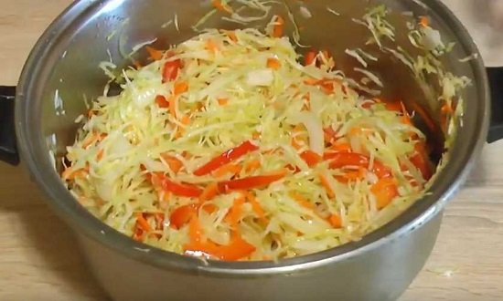 e348cbc68dd6ae3c31d2ced71c56b091 Весняний салат з капусти і моркви — швидкі і смачні рецепти приготування