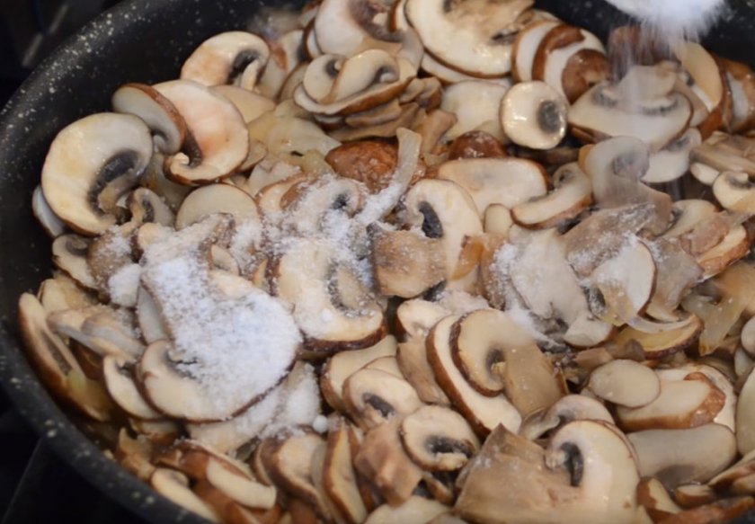 0e1e9f50611984cb6aa24a3841db2fdd Запіканка з грибами, картоплею і сиром: найсмачніші рецепти приготування з фото