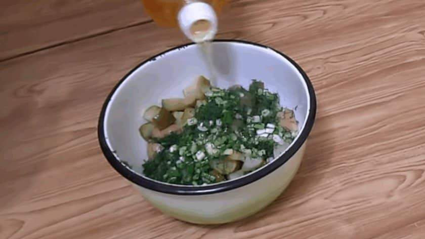 10aa641cb54e626e8021741cd90a8a57 Салат із солоних огірків і маринованих шампіньйонів: простий покроковий рецепт приготування з фото