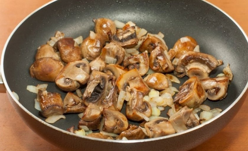 19f93313e5d48dc787c512be87779a5e Картопля з грибами в мультиварці: з цибулею в сметані, з сиром, з мясом