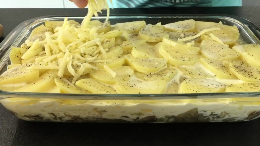26b0291986632b037e3ea1d4abe60dcb Картопля з грибами і сиром, запечена в духовці: прості покрокові рецепти з фото