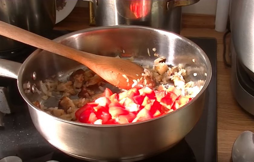42f5f46c24bf568bcd3d778c99355be0 Паста з білими грибами: спагеті у вершковому соусі, макарони з сушеними грибами — покроковий італійський рецепт з фото