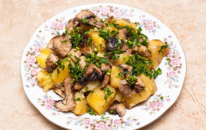 4e85ccb9eea5ba1a7ea025f7f5bbcace Смажена картопля з грибами: рецепт приготування з цибулею, калорійність страви