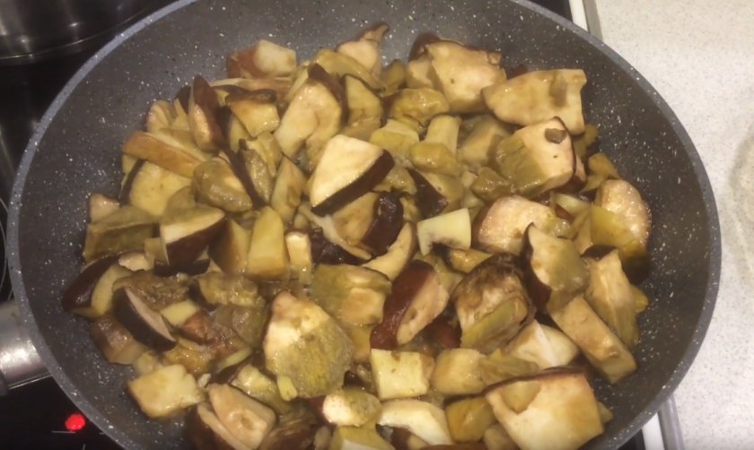 5cdf9834874f0ea9140b94e52c0b1e2d Смажені білі гриби з картоплею: як посмажити з цибулею в сметані, рецепти приготування