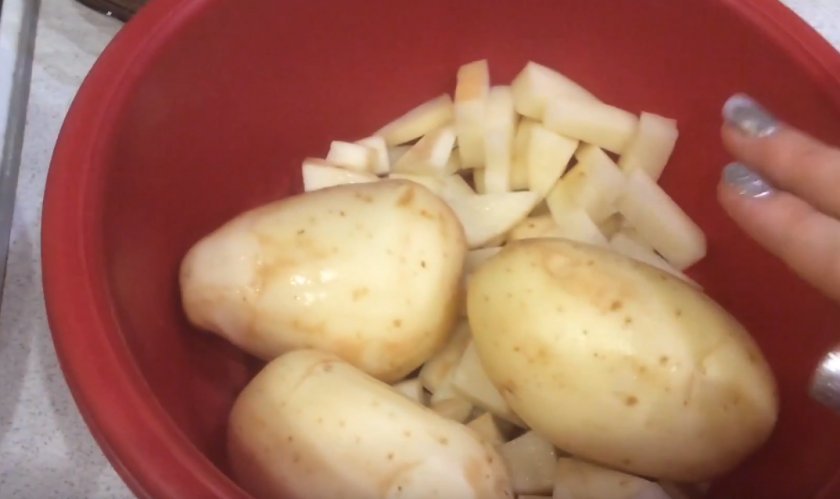 63f97cadc8b1ae61c3d4d4d9d49be558 Смажені білі гриби з картоплею: як посмажити з цибулею в сметані, рецепти приготування