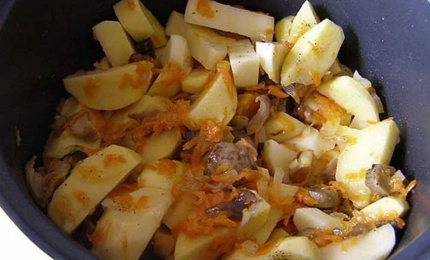 758a030cbb5cf11f9ff3dde468641f0e Тушкована картопля з грибами. Рецепти з замороженими і сушеними грибами, з цибулею, з овочами, з мясом, з використанням молодої картоплі.