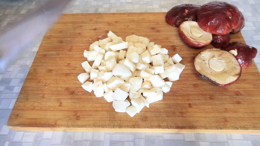 78747a392193794c84a7dd447affb69d Грибовница з білих грибів: як варити, зі свіжих та заморожених, рецепт з фото, покроково