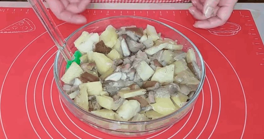 79081df3c98f6195fcca161f5f51a8ad Пиріг з грибами і картоплею: рецепт з листкового тіста, з дріжджового тіста