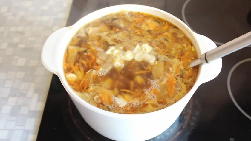 7f202d9a397406b35a9f7988bea3303d Грибний суп з сушених білих грибів: з картоплею, з мясом, як зварити, класичний рецепт покроково