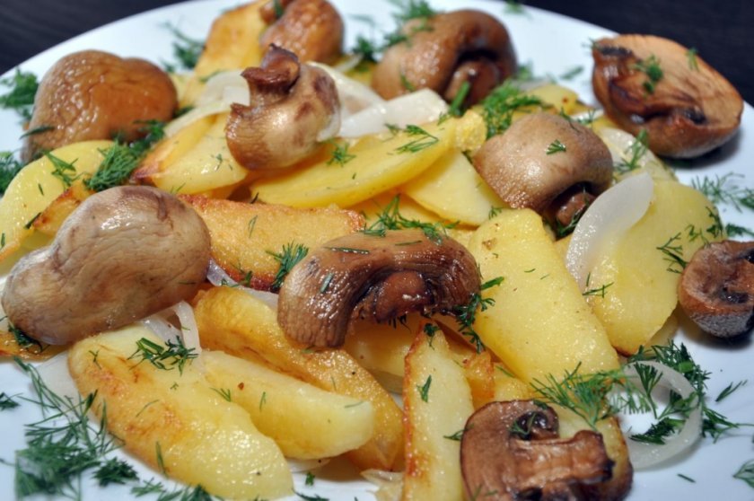 a1bc48354a3c48b4189e2767a5ce5e63 Смажена картопля з грибами: рецепт приготування з цибулею, калорійність страви