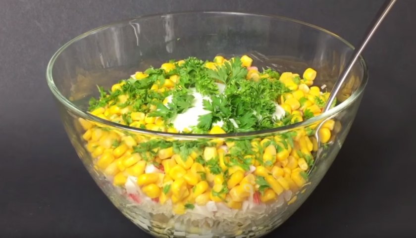 a8c5271c6d1d4fbf0d975ef567f8e2e2 Грибний салат з крабовими паличками і сиром: як приготувати рецепт з морквою і кукурудзою