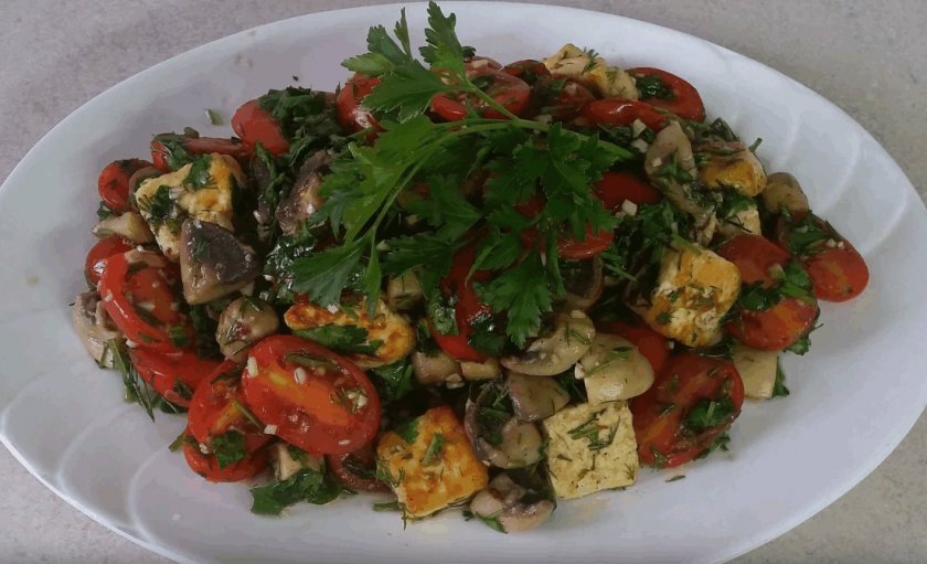 ada2fa689debd799de1defbf2b148526 Салат з грибами: рецепти, прості і смачні, без мяса, свіжі гриби, листковий салат з цибулею