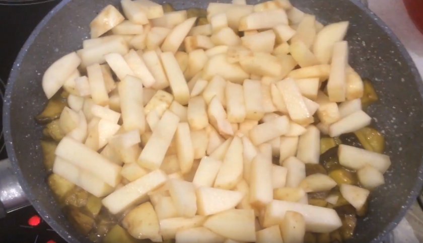 bb30bbdb5c7e1f7602f40e81b730f675 Смажені білі гриби з картоплею: як посмажити з цибулею в сметані, рецепти приготування