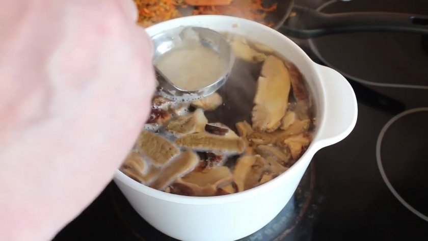 c0fa91832a60ea51729f85f66aaaf942 Грибний суп з сушених білих грибів: з картоплею, з мясом, як зварити, класичний рецепт покроково