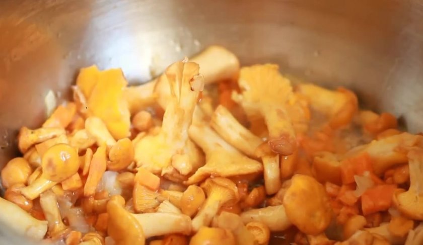 c562751e999e34c3069c8c0b1d891d88 Суп зі свіжими лисичками: рецепт, як правильно варити грибний суп, простий і швидкий покроковий рецепт з фото
