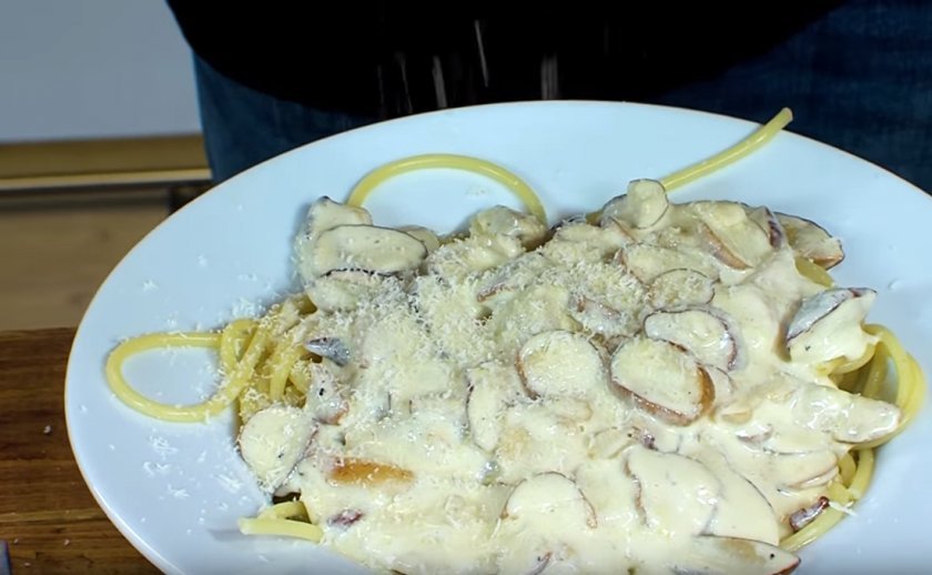 c836f96a577d2439c00ef419da0946ca Паста з білими грибами: спагеті у вершковому соусі, макарони з сушеними грибами — покроковий італійський рецепт з фото