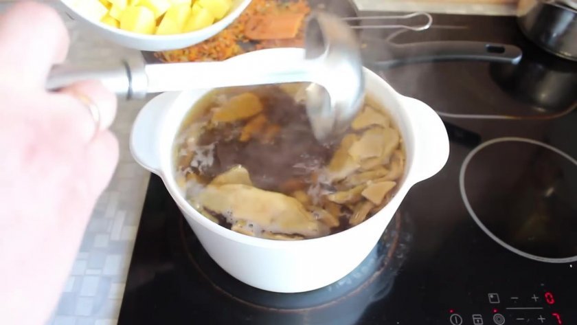d902395439d3cd1de7366d0985e67a03 Грибний суп з сушених білих грибів: з картоплею, з мясом, як зварити, класичний рецепт покроково