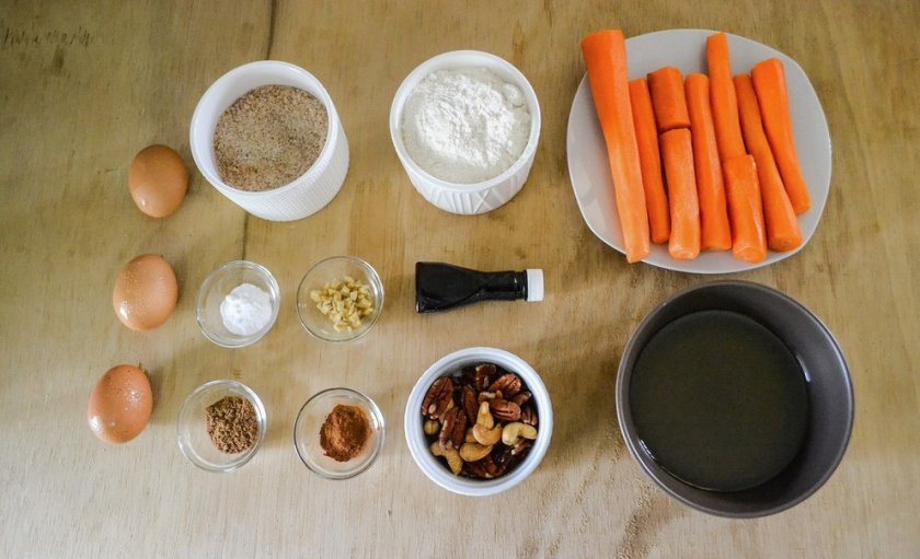 daf4c26f19c1702995a4f29966f1c829 Морквяний торт з волоськими горіхами, корицею, чорносливом, сирним і сирним кремом: рецепти, опис та фото