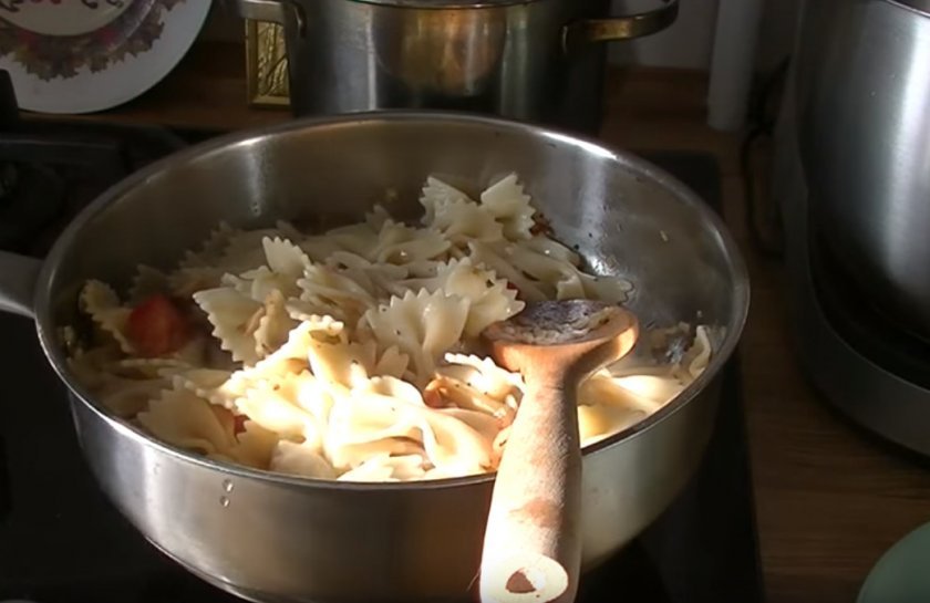 ea6904e5799f60b5e29d851e8f440c3c Паста з білими грибами: спагеті у вершковому соусі, макарони з сушеними грибами — покроковий італійський рецепт з фото