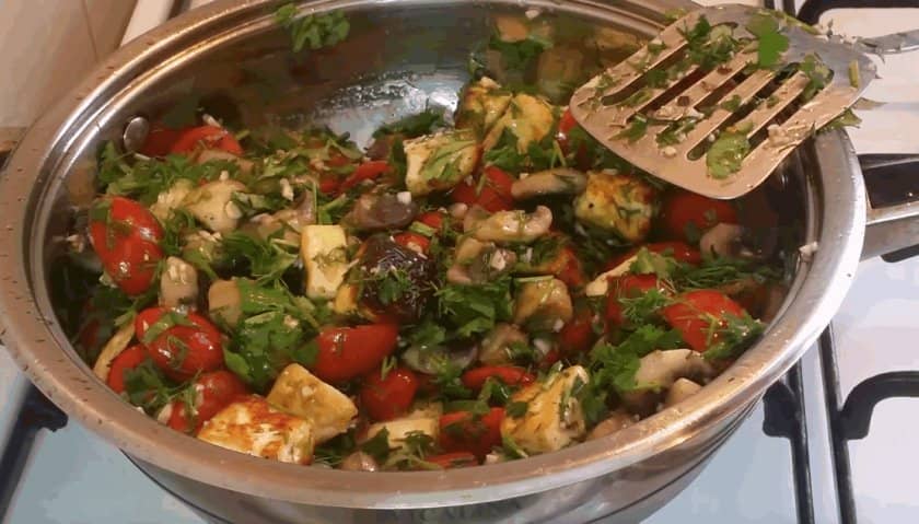 f353c4791643f70fdd993bfe3d96d4ce Салат з грибами: рецепти, прості і смачні, без мяса, свіжі гриби, листковий салат з цибулею