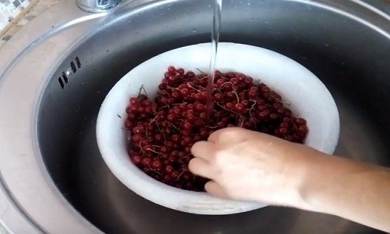  Рецепти приготування компоту з червоної смородини на зиму без стерилізації