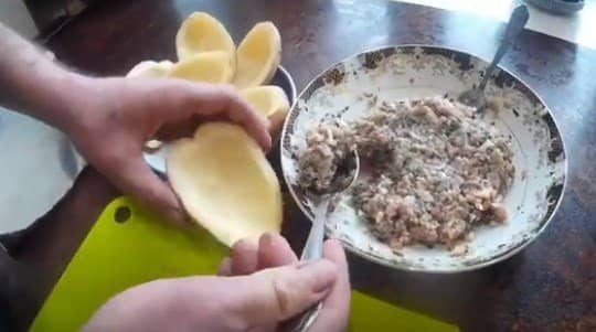 02f8295b62e907d53ecdab880fd9e07a Картопля з фаршем в духовці — прості і смачні рецепти запеченої картоплі