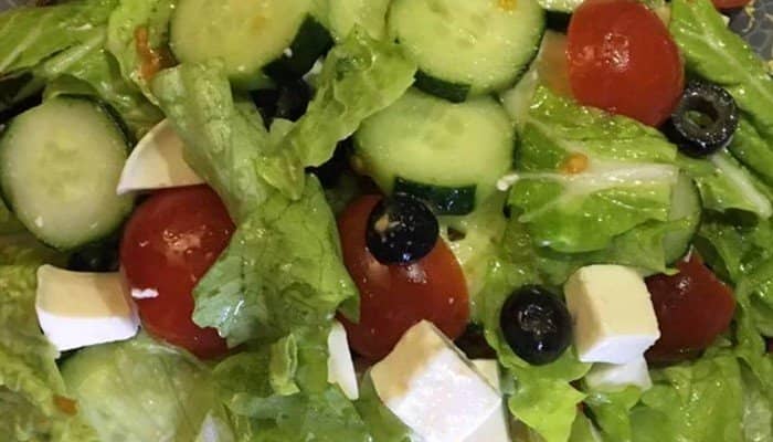 0eb2c9f6cabe7c820e5d8a6eb21d5513 Грецький салат з пекінською капустою, сиром фета і оливками — 10 домашніх рецептів