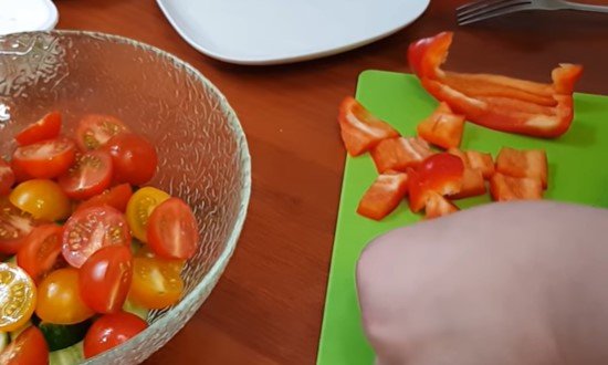 0f05fcac75a6e08b32fa25860946ca98 Грецький салат з пекінською капустою, сиром фета і оливками — 10 домашніх рецептів