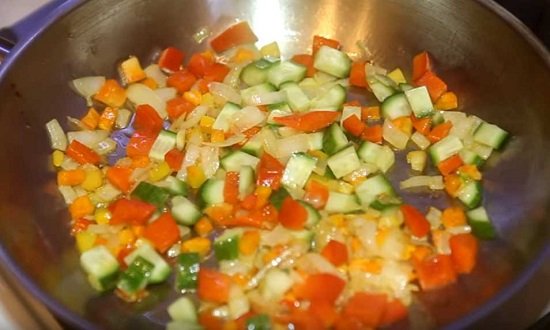 175f73f345770c8fc78c59703258b11f Як приготувати смажений рис з овочами і яйцем на сковороді смачно за простими рецептами