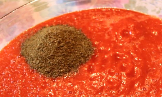  Аджика з помідорів на зиму — кращі рецепти гострою, смачною аджики без стерилізації