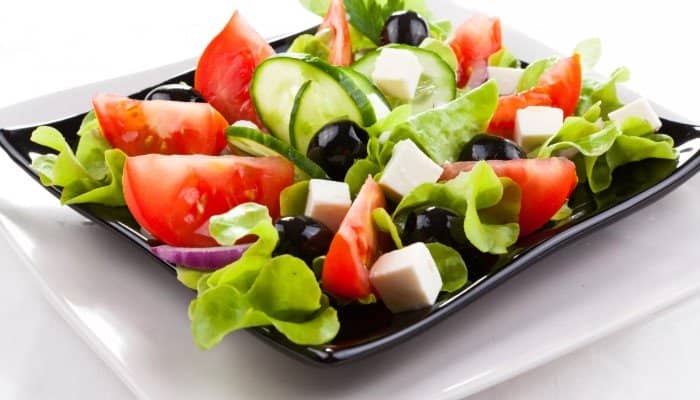 2564c482780ed4ef112eac35448e392b Грецький салат з пекінською капустою, сиром фета і оливками — 10 домашніх рецептів