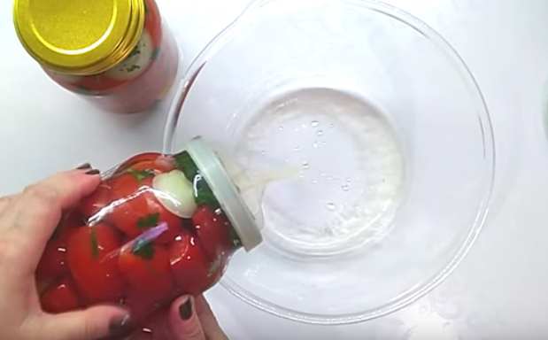 275f5d89bcb8ff54cdb4a53cb4b16ba9 Різані помідори з маслом і цибулею — найсмачніші рецепти на зиму