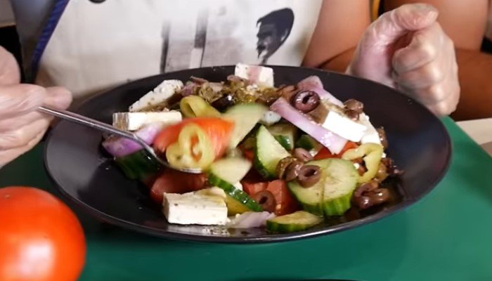3f5f88367383d28add6f59c5e592c477 Грецький салат з пекінською капустою, сиром фета і оливками — 10 домашніх рецептів
