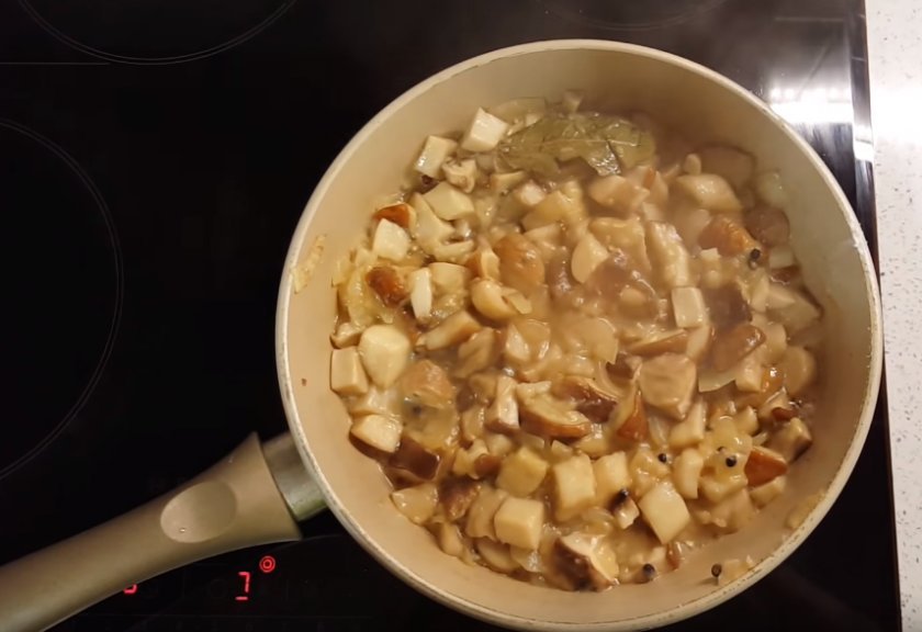 4a1933385d797be05c0f01b7a3d225e2 Білі гриби, запечені в духовці: рецепти з картоплею, з сиром, з мясом