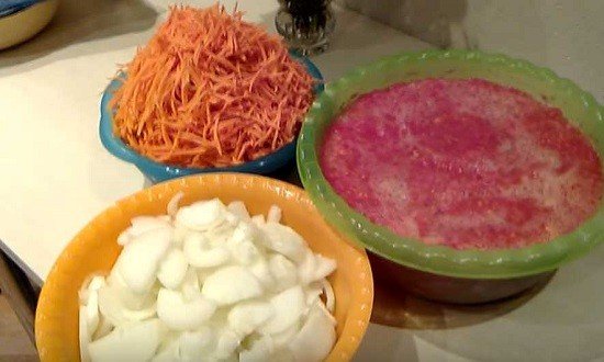 73d6f95f6dbb69809e45bb461baa23b7 Як приготувати салат зі скумбрії з овочами на зиму — 5 рецептів консервації