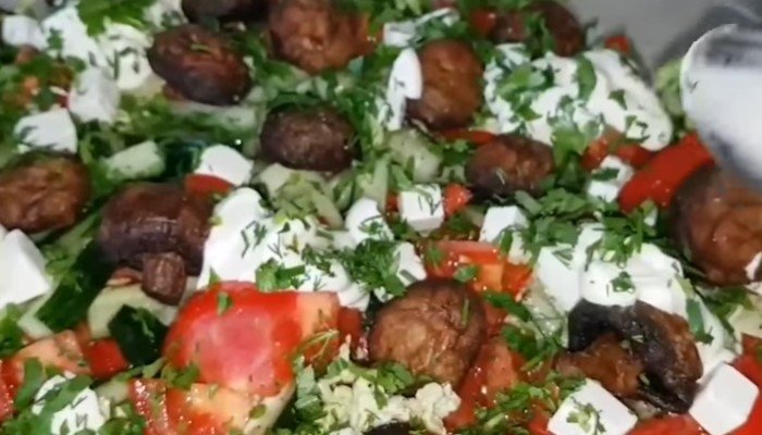 7f89d2855f740c9cc8425411b37eaf95 Грецький салат з пекінською капустою, сиром фета і оливками — 10 домашніх рецептів
