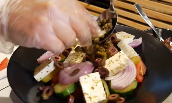 802d66a68c0145c142da4db5978e1b17 Грецький салат з пекінською капустою, сиром фета і оливками — 10 домашніх рецептів